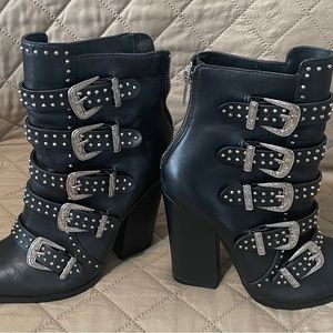 AMAZING DEAL!!!  LIKE NEW. EXCELLENT CONDITION Steve Madden